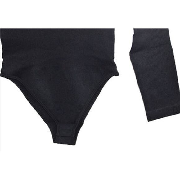 OQQ Ladies 2 Pk. Ivory & Black Quarter Zip Long Sleeve Mock Neck Bodysuit, Large - Picture 6 of 6